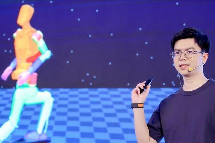 天才少年稚晖君2026世界杯机器人走路进场！AI模型做大脑，目标售价20万以内