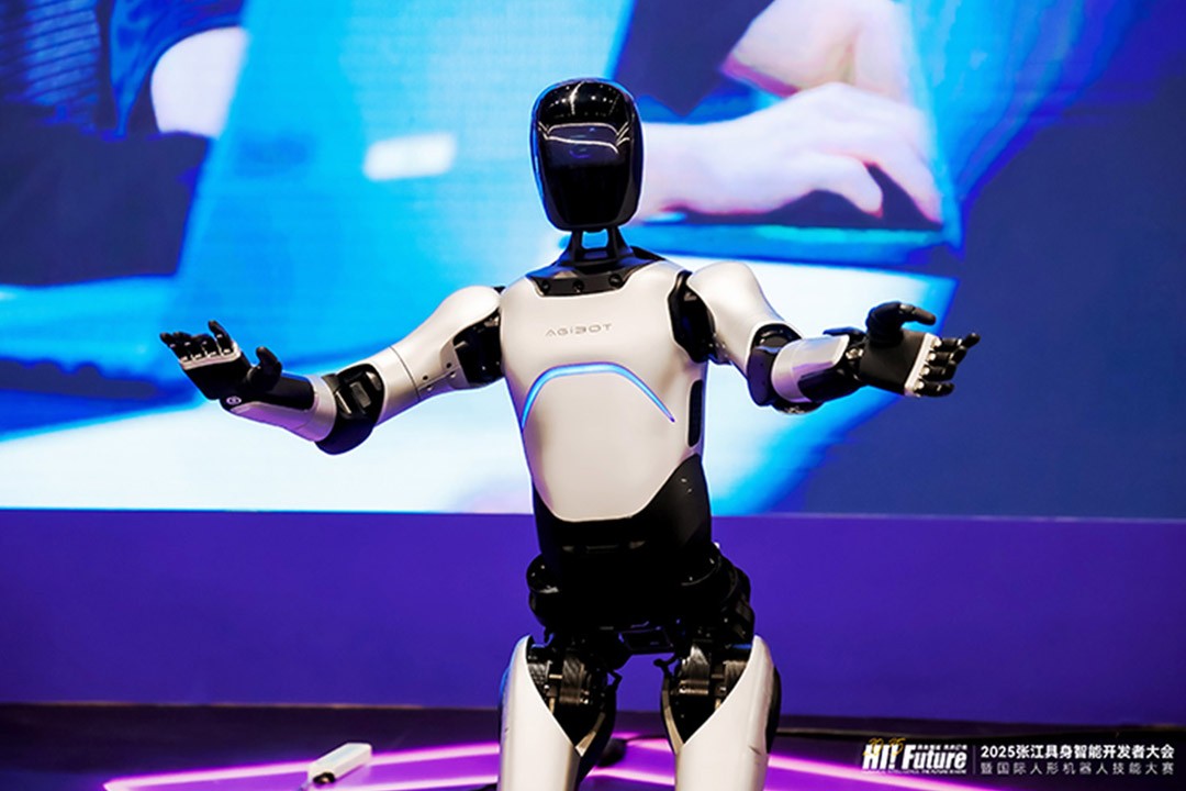 2026世界杯远征A2成全球首个同时拥有中美欧认证的人形机器人